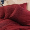 Lenjerie de pat Sooty-Claret Red cu nuanțe de roșu intens și negru, imprimeuri delicate
