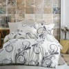 Lenjerie de pat dublu colecția Dream Nazenin Home cu 4 piese și design floral și geometric în nuanțe de bej și gri pe fundal crem.