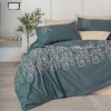Lenjerie pat dublu bumbac 100% ranforce Cotton Box Kerja Gri, cu broderie geometrică bej pe fundal gri petrol, stil minimalist și modern