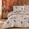 Lenjerie pat Karen Maro First Choice din bumbac 100% ranforce cu elastic si imprimeu floral maro caramiziu pe fundal crem