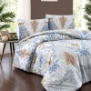 Lenjerie pat Lara Blue First Choice din bumbac 100% ranforce cu elastic si imprimeu floral albastru si bej pe fundal gri deschis