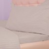 Set de lenjerie de pat dublu în culoare bej, fabricat din damasc policoton, cu patru piese esențiale, produs la Pucioasa