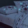 Lenjerie de pat din bumbac 100% ranforce, fosforescenta, model Charm cu motive de Craciun - globuri, steluțe și crenguțe de ilex