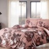 Lenjerie de pat dublu satin de lux TAC model Avila cu imprimeu floral digital și nuanțe roz-maro, fabricată din 100% bumbac satinat.