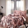 Lenjerie de pat dublu satin de lux TAC model Avila cu imprimeu floral digital și nuanțe roz-maro, fabricată din 100% bumbac satinat.