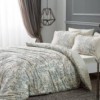 Lenjerie de pat ecru Crosby din satin de bumbac cu motive paisley albastre și gri, set sofisticat TAC