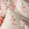 Lenjerie de pat ecru cu imprimeu digital floral și broderii fine, model Layana Pembe, bumbac 100% satinat, set cu 6 piese