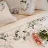 lenjerie pat dublu satinata TAC Mosca cu imprimeu floral magnolii albe si trandafiri roz pe fundal crem