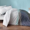 Lenjerie de pat dublu bumbac 100% Ranforce, cearșaf elastic 160x200 cm, design modern cu linii gri, alb și turcoaz.