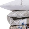 Lenjerie de pat Beverly Hills Polo Club în nuanțe de bej și maro, cu motive de călărie și detalii geometrice albastre.