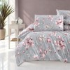 Lenjerie de pat gri cu magnolii Marea, bumbac 100%, 4 piese, cearșaf elastic, saltele 140x200 cm și 160x200 cm, design floral elegant roz