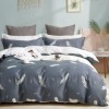 Lenjerie de pat percale pene albe pe fundal gri din bumbac 100%, set 3 piese, pat de o persoană, fabricată în România