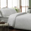 Lenjerie de pat Alida din satin ecru cu design jacquard elegant, set Tac