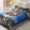 Lenjerie de pat din bumbac 100% satinat model Nature cu design artistic redând peisaje naturale pitorești în nuanțe de albastru, verde și maro.