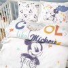 Lenjerie de pat pentru pătuț bebeluși, Disney Mickey Mouse, bumbac 100%, model Cool Mickey și culori pastelate.