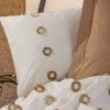 Lenjerie de pat Cotton Box Nomi Beige, bumbac 100% ranforce, broderii elegante, set 6 piese, culori bej și crem.