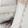 Lenjerie de pat brodata Polite Cinnamon, bumbac 100% ranforce, set 6 piese, alb cu broderie si imprimeu vegetal in nuante de caramiziu