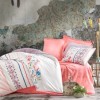Lenjerie de pat din bumbac ranforce Elena Salmon cu design floral și motive tradiționale, în nuanțe de somon, alb, albastru și roșu