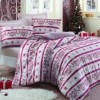 Lenjerie de pat din bumbac ranforce Cotton Box Soft Beige cu design festiv de Crăciun, în nuanțe de roșu și alb, cu modele de inimi și stele.