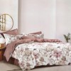 Lenjerie de pat dublu cu imprimeu floral de flori roz și accente gri pe fundal alb. Lenjerii de pat 1+1 gratis.