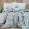 Lenjerie de pat dublu bumbac 100% Ranforce, design paisley cu motive albastre și mov pe fundal alb.