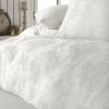 Lenjerie de pat de lux din jacquard satin Ralex Calista v2 în nuanțe alb și crem, design dungi și broderii