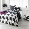 Lenjerie de pat din bumbac ranforce Bahar Home Owen cu design geometric modern în alb și negru, cu forme circulare și pătrate.