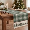 Napron Craciun Vanya 40x200 cm cu carouri verzi, cabana inzapezita, brazi si cerb