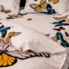 Lenjerie de pat dublu cu imprimeu 3D de fluturi colorați pe fundal alb. Lenjerii de pat 1+1 gratis.