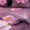 Lenjerie de pat dublu cu imprimeu 3D de flori mov delicate pe fundal degrade. Lenjerii de pat 1+1 gratis.