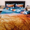 Lenjerie de pat dublu cu imprimeu 3D de spice de grâu și fluturi într-un peisaj de apus, pe fundal albastru și auriu. Lenjerii de pat 1+1 gratis.
