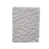 Pătură albă pentru bebeluși din microfibră, cu modele de stele, nori și luni, moale și confortabilă.