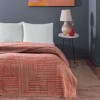 Pătură bumbac și fibră mixtă 200x220 cm, model geometric caramiziu, marca TAC, moale și călduroasă.