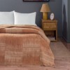 Pătură bumbac și fibră mixtă 200x220 cm, model geometric maro, marca TAC, moale și călduroasă.