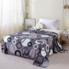 Pătură cocolino 200x230 cm cu cercuri gri, alb și negru – design geometric modern