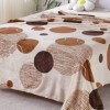 Pătură cocolino cu model cercuri maro pe fundal bej – 200x230 cm