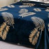 Pătură cocolino 200x230 cm cu frunze aurii pe fundal bleumarin – model tropical elegant