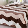 Pătură cocolino 200x230 cm cu model zig-zag în nuanțe bej, maro și crem – stil modern