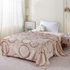 Pătură cocolino bej 200x230 cm cu cercuri subțiri albe și maro – design modern subtil
