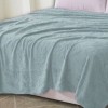 Pătură Cocolino bleu cu fluturi în relief, dimensiuni 200x230 cm