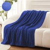 Pătură cocolino Bleumarin 200x230 cm cu textură punctată în relief – model Dot