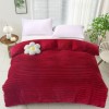 Pătură cocolino rosie 200x230 cm cu dungi catifelate în relief – model Line