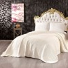 Patura embosata Monk Ecru Floral 200x220cm pentru seri calduroase