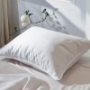 Perna hotel Luxury microgel 50x70 cm alba, ultra-pufoasa, pe pat minimalist
