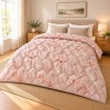 Pilota de iarna din finet 200x220 cm, model Floral roz, cu flori si motive fine pe fond roz pudrat, Ralex Pucioasa