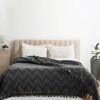 Pled bumbac reciclat Naomi Antracit 200x230 cm cu ciucuri și model zig-zag