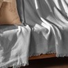 Pled Merlin Gri Deschis 170x200cm din bumbac reciclat cu franjuri și țesătură diagonală