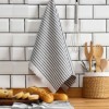 Prosop bucatarie Eliza Black v2 45x65cm, alb cu negru, din bumbac si poliester, cu dungi diagonale si franjuri discrete