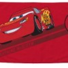 Prosop Disney pentru copii cu Fulger McQueen din filmul Cars, în culori roșu și negru, cu desene animate detaliate și elemente grafice.