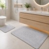 set 2 covorase baie bumbac Elite Gri Tropik Home cu model embosat si bordura decorativa
